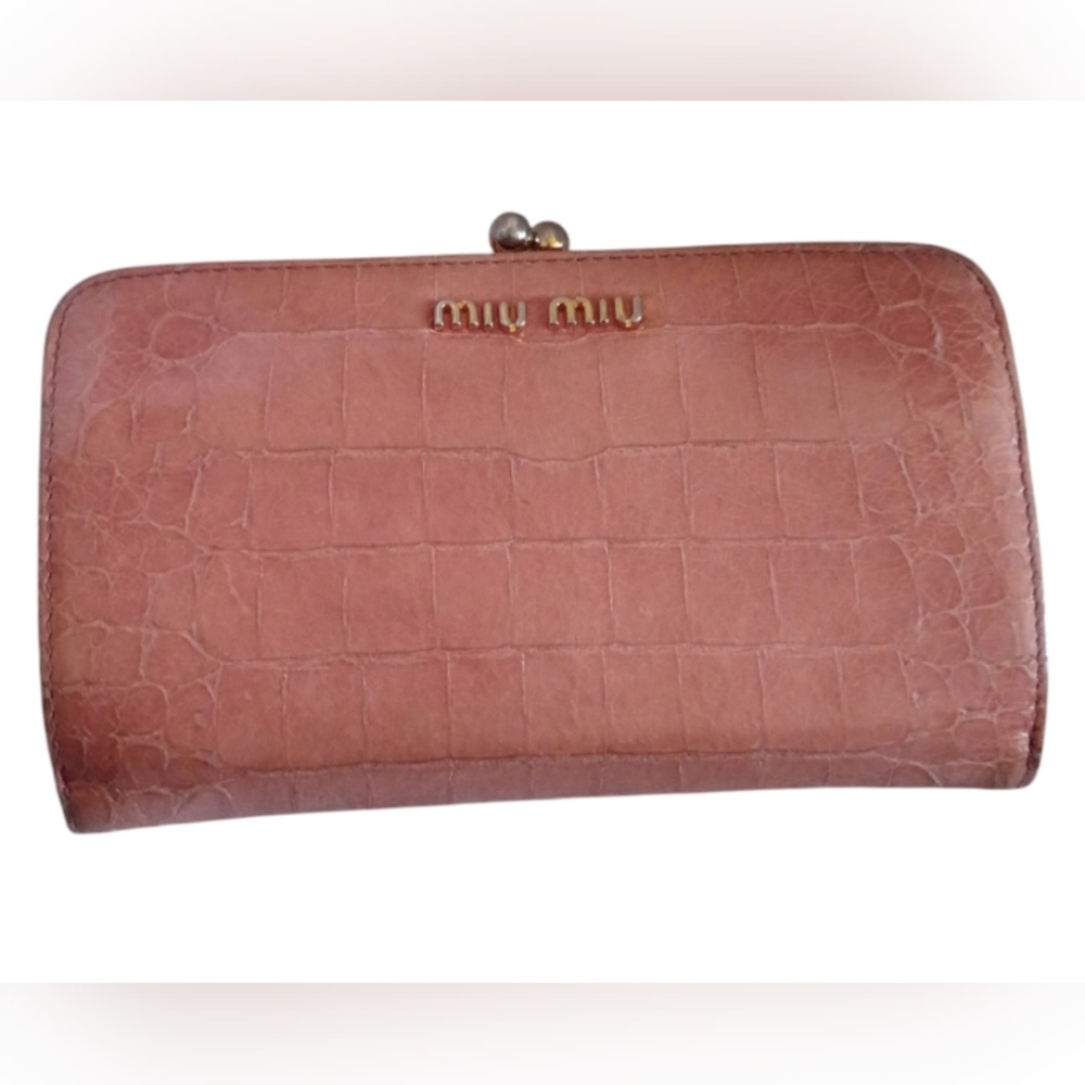 Miu Miu Peach Crocodile Embossed Leather Kiss Lock Wallet - Picture 1 of 14